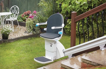 Schodišťová sedačka Handicare 1000 VECOM v exteriéru