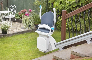 Schodišťová sedačka Handicare 1000 VECOM se sklopenými prvky