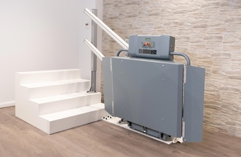 Šikmá schodišťová plošina Logic pro osoby na vozíku 6, VECOM