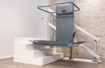 Šikmá schodišťová plošina Logic pro osoby na vozíku 7, VECOM