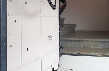 Reference Vecom: Šikmá schodišťová plošina V65, Skalná