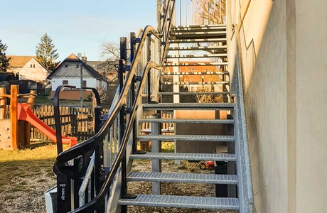 Instalace Šikmé schodišťové plošiny V65 v Líšnici