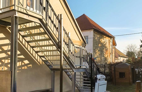 Reference Vecom: Šikmá schodišťová plošina V65, Líšnice