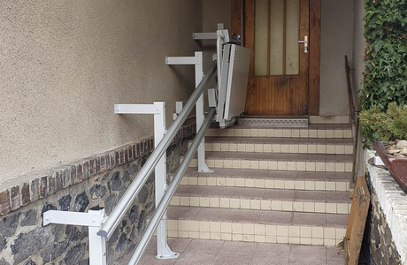 Realizace Vecom: Šikmá schodišťová plošina Logic, Bílina 