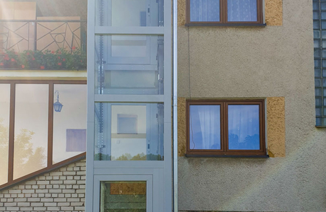 Bezbariérový přístup do všech pater domu v Krňanech zajišťuje Zdvižná plošina E07