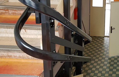 Zpřístupnění bytu ve druhém patře bytového domu v kaplicích pomocí schodišťové plošiny