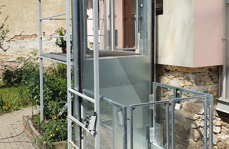 Realizace instalace vertikální zdvižné plošiny Strategos v obci Ochoz u Brna