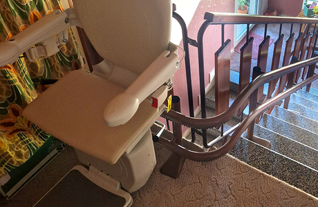 schodišťová sedačka Handicare 4000, bezbariérový přístup vrodinném domě